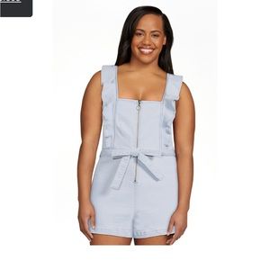 No boundaries Sz. Large (11-13) Juniors light wash denim zip front ruffle romper